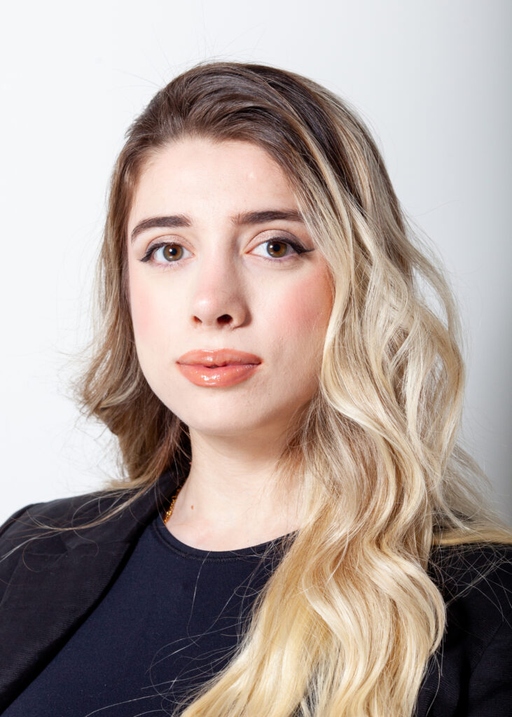 Difference between theatre and film actor headshots in expression and style